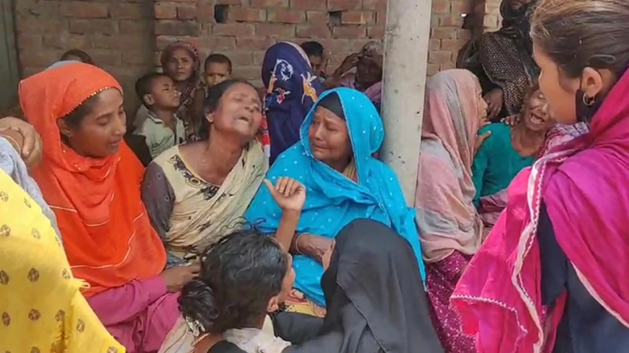 গাছ থেকে পড়ে শিশুর মৃত্যু