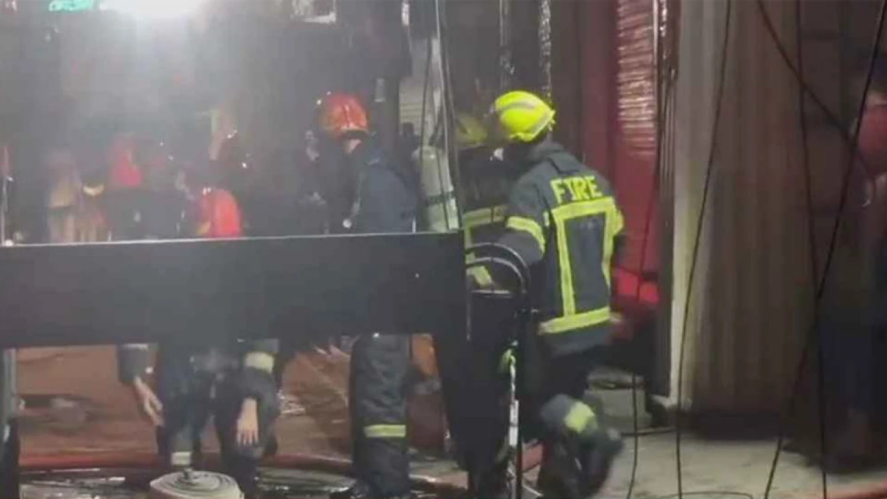 পল্টনে সাব্বির টাওয়ারে আগুন, নিয়ন্ত্রণে ৭ ইউনিট