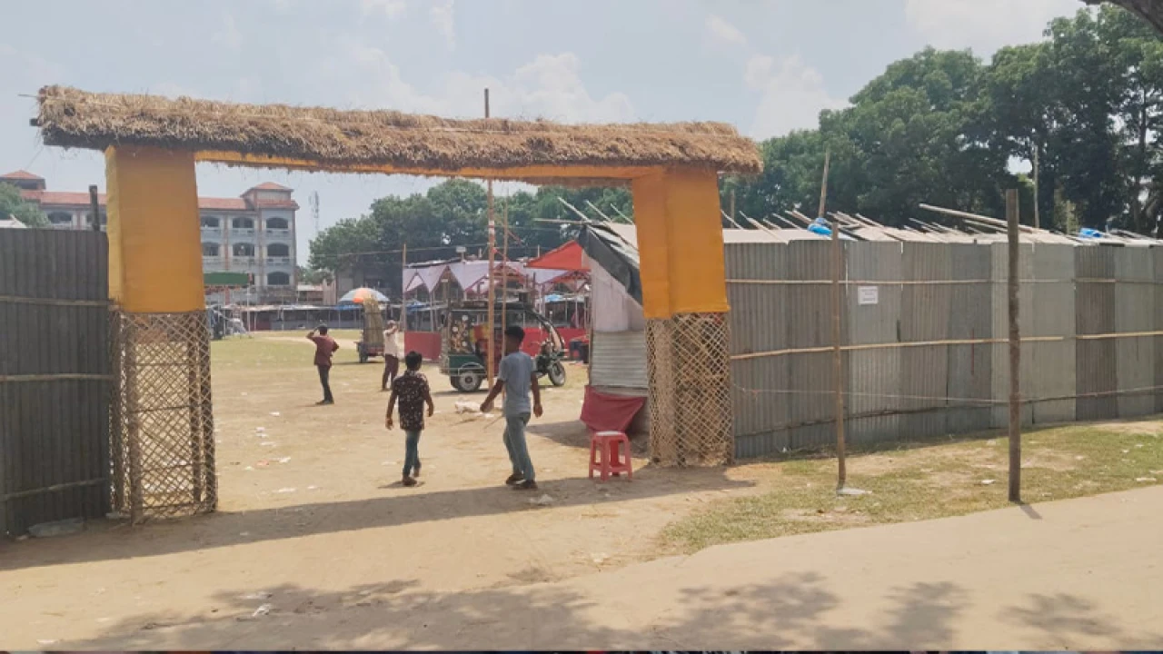 ১৪৪ ধারা ভঙ্গ করে কলেজ মাঠে বৈশাখী মেলা