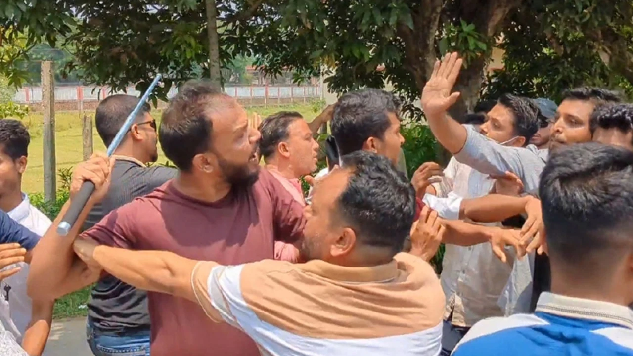 ইউএনও’র বিরুদ্ধে বিক্ষোভ মিছিলে বিএনপি নেতাকর্মীদের হামলা