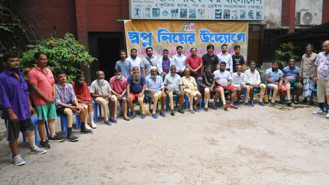 ‘স্বপ্ন নিয়ে’র উদ্যোগে আরও ২৫ জনের কৃত্রিম পা সংযোজন
