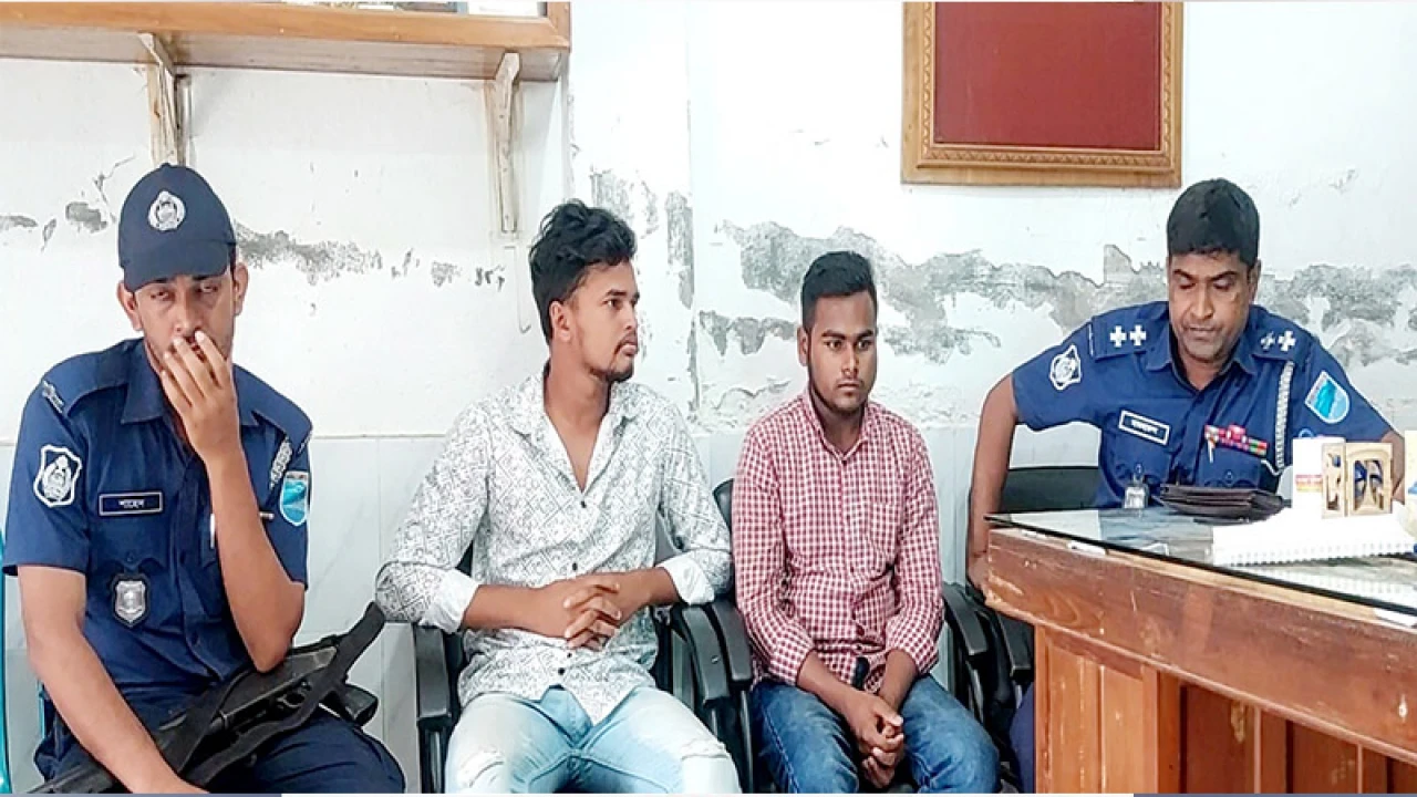 টাকার বিনিময়ে এসএসসি পরীক্ষা দিতে এসে আটক ২