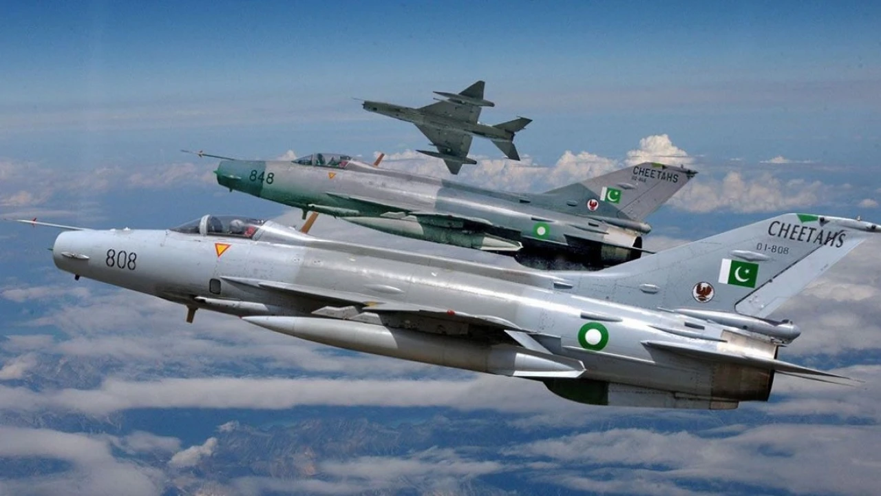 ভারতকে কঠিন জবাব পাকিস্তানের, যুদ্ধবিমান ভূপাতিতের দাবি