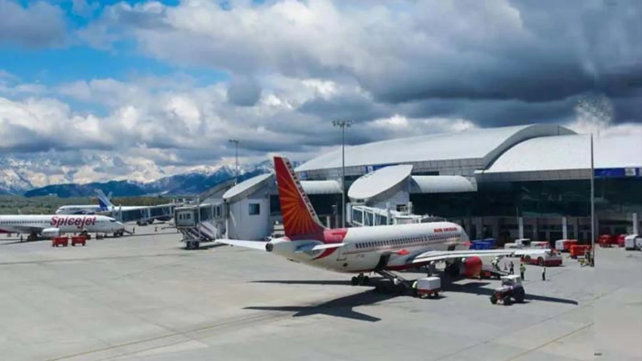 ভয়ে ভারতে বিমানবন্দর ও শিক্ষাপ্রতিষ্ঠান বন্ধ