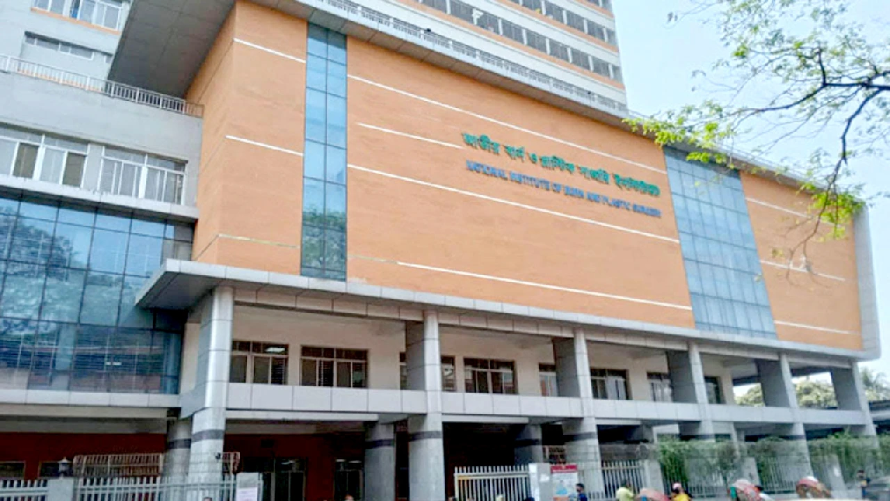 মোহাম্মদপুরে গ্যাস সিলিন্ডার বিস্ফোরণ, শিশুসহ দগ্ধ ৩