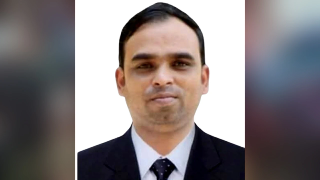 কাভার্ড ভ্যানের ধাক্কায় শিক্ষকের মৃত্যু