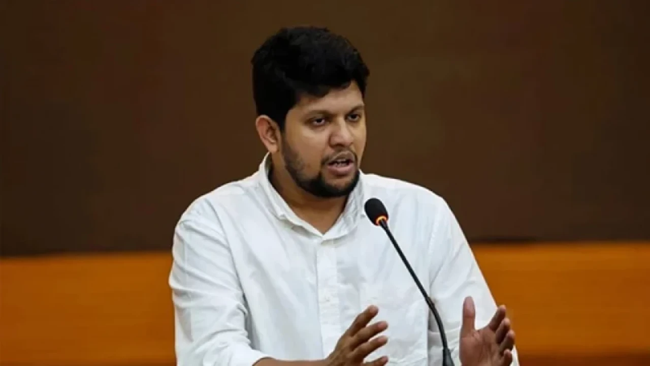 সরকারে ২ উপদেষ্টা কোণঠাসা, আরও ছাত্র প্রতিনিধি চান মাহফুজ 