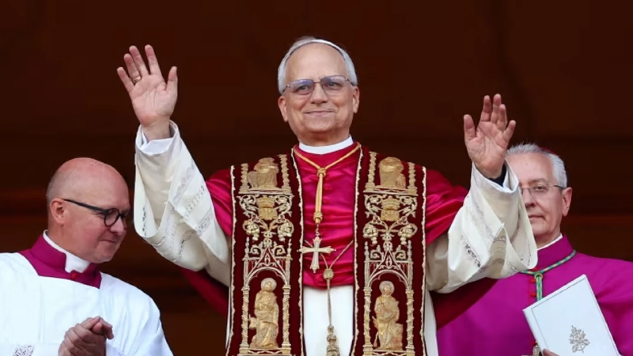 পোপ ফ্রান্সিসের উত্তসূরি হলেন মার্কিন রবার্ট প্রিভোস্ট