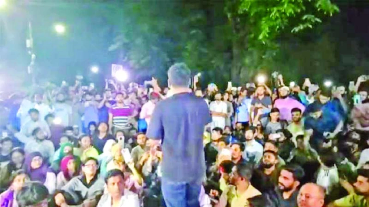 আ.লীগ নিষিদ্ধের দাবিতে যমুনার সামনে এনসিপি