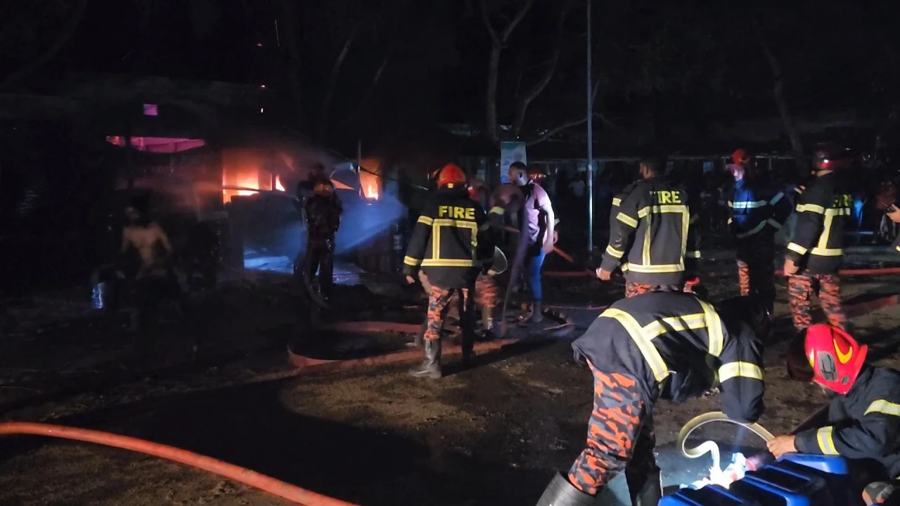 কালীগঞ্জে ৪ টি ব্যবসায় প্রতিষ্ঠানে ভয়াবহ আগুন 