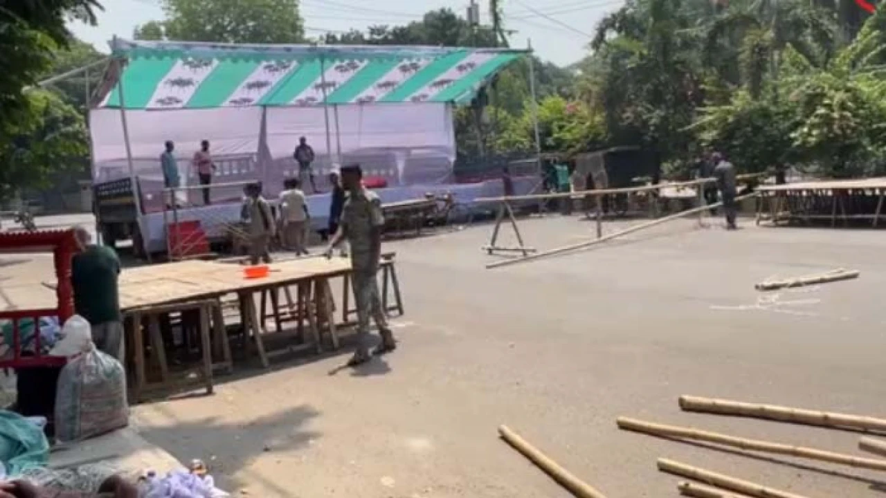 যমুনার সামনে তৈরি হলো মঞ্চ