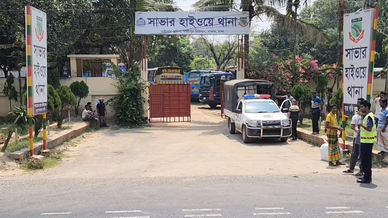 সাভারে বাস চাপায় প্রাণ গেল দুই যাত্রীর