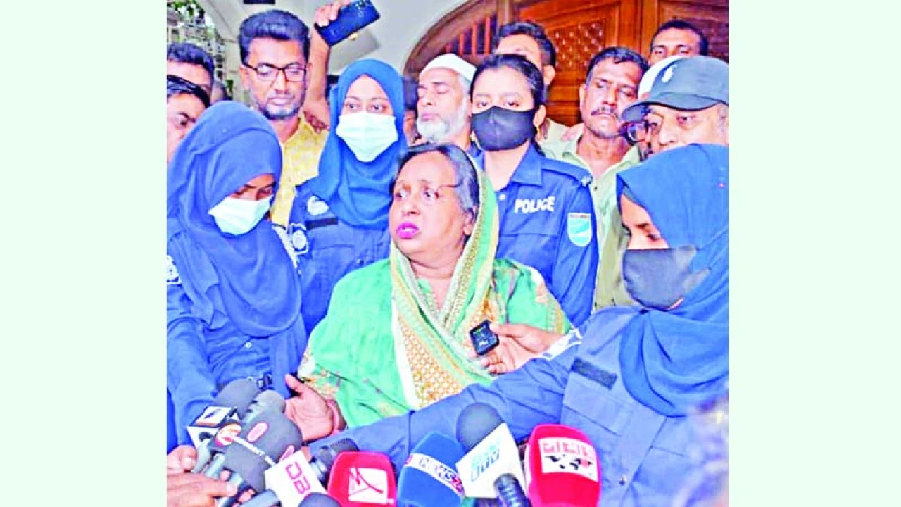 নাটকীয়তা শেষে গ্রেপ্তার আইভী কারাগারে