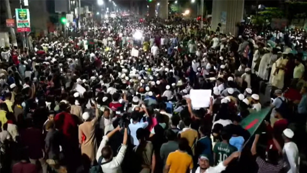  ‘মার্চ টু যমুনা’ ঘোষণা, ইন্টারকন্টিনেন্টালের সামনে ছাত্র-জনতা 