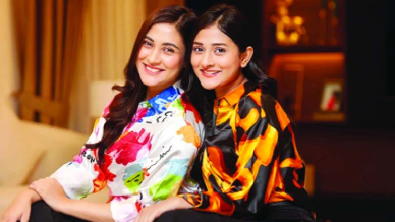 একই মঞ্চে সম্মাননা পাচ্ছেন দুই বোন