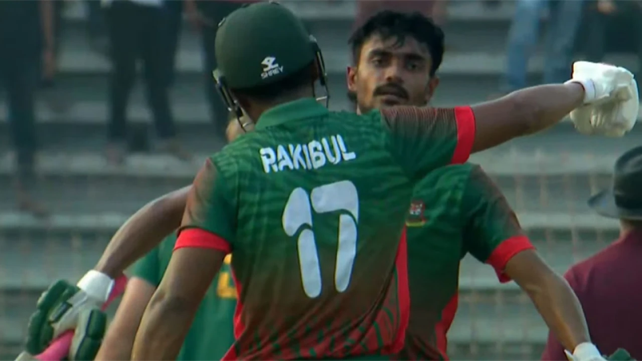 দক্ষিণ আফ্রিকাকে হারিয়ে এগিয়ে গেল বাংলাদেশ