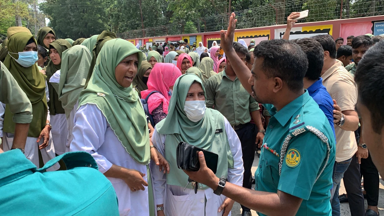 নার্সিং শিক্ষার্থীদের মধ্যে সংঘর্ষ-ভাঙচুর, আহত ১০