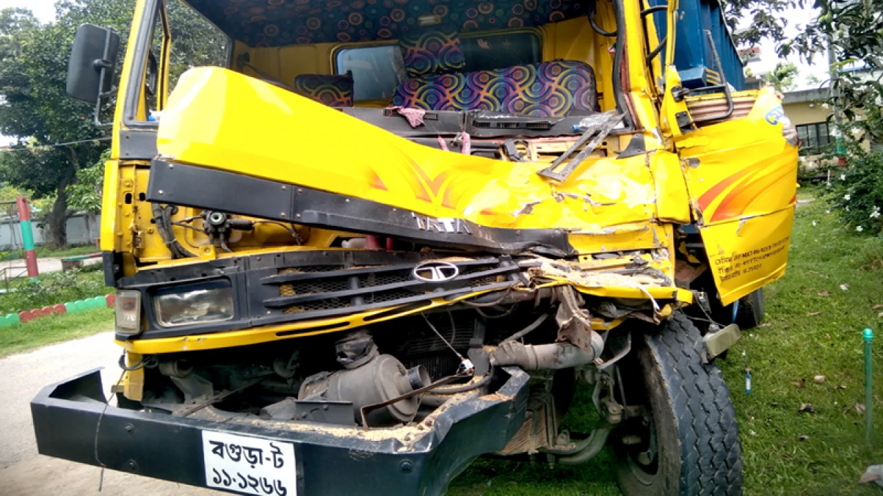 ফুলবাড়ীতে ট্রাকচাপায় ট্রাক্টর চালক নিহত