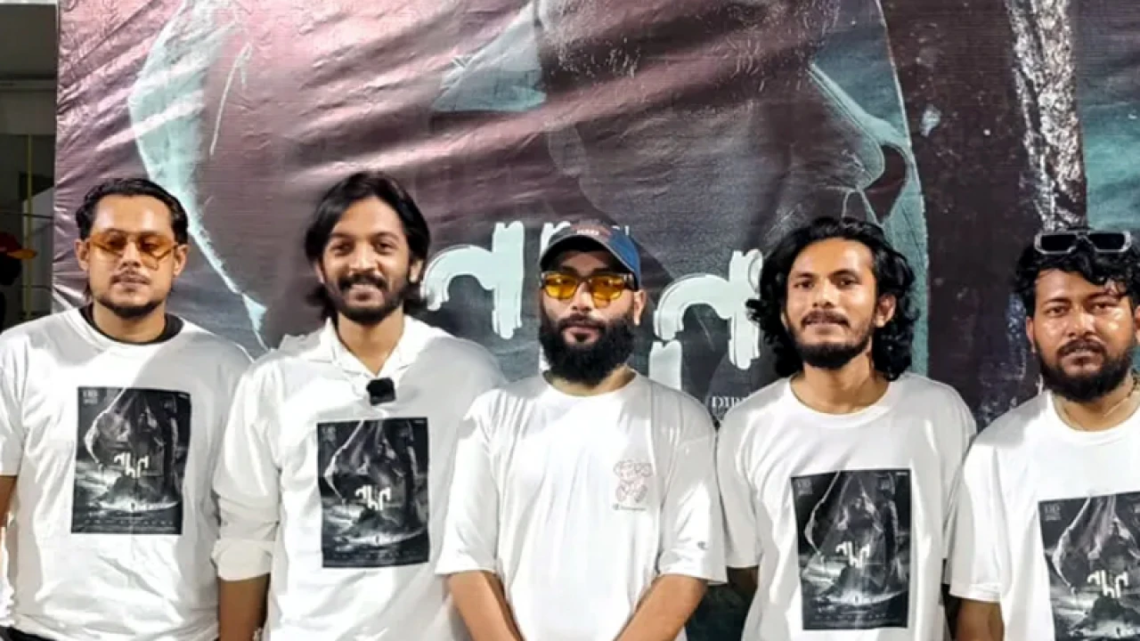 খেলার মাঠে ‘নাদান’র পোস্টার উন্মোচন