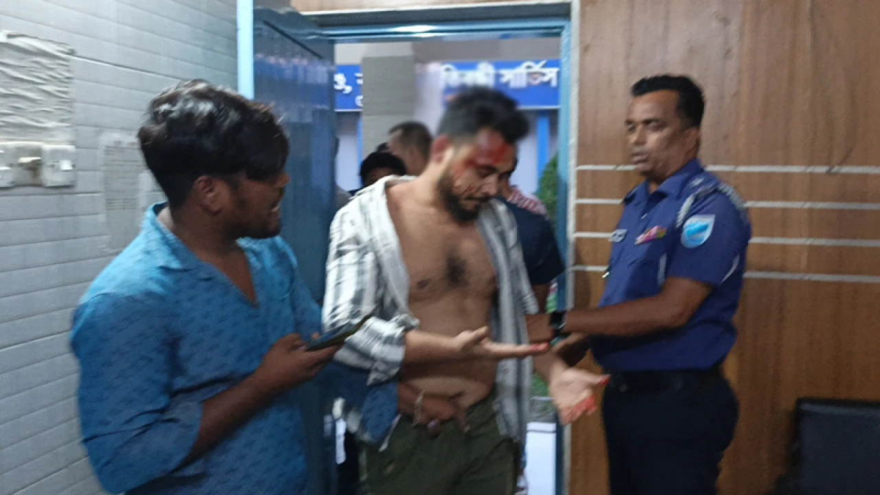 ফরিদপুরে নিষিদ্ধ ছাত্রলীগ কর্মীকে পুলিশে দিল জনতা