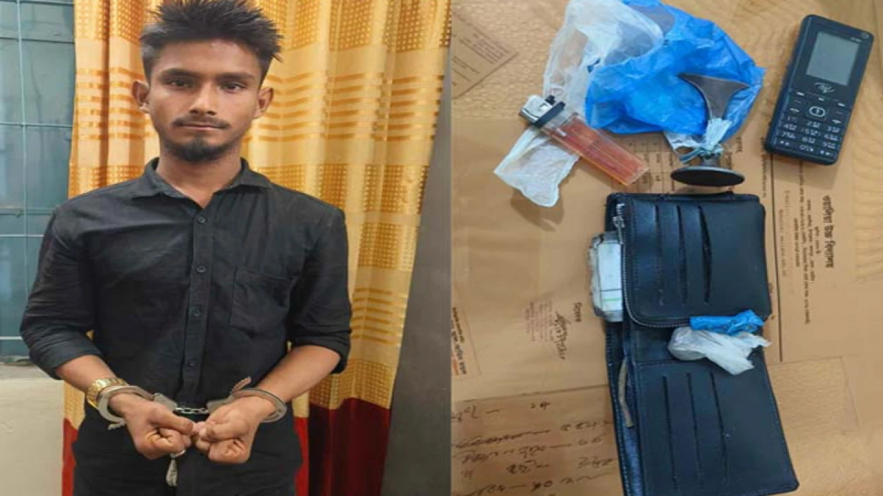 নাটোরে স্কুলে গাঁজা বিক্রি করতে এসে যুবক আটক