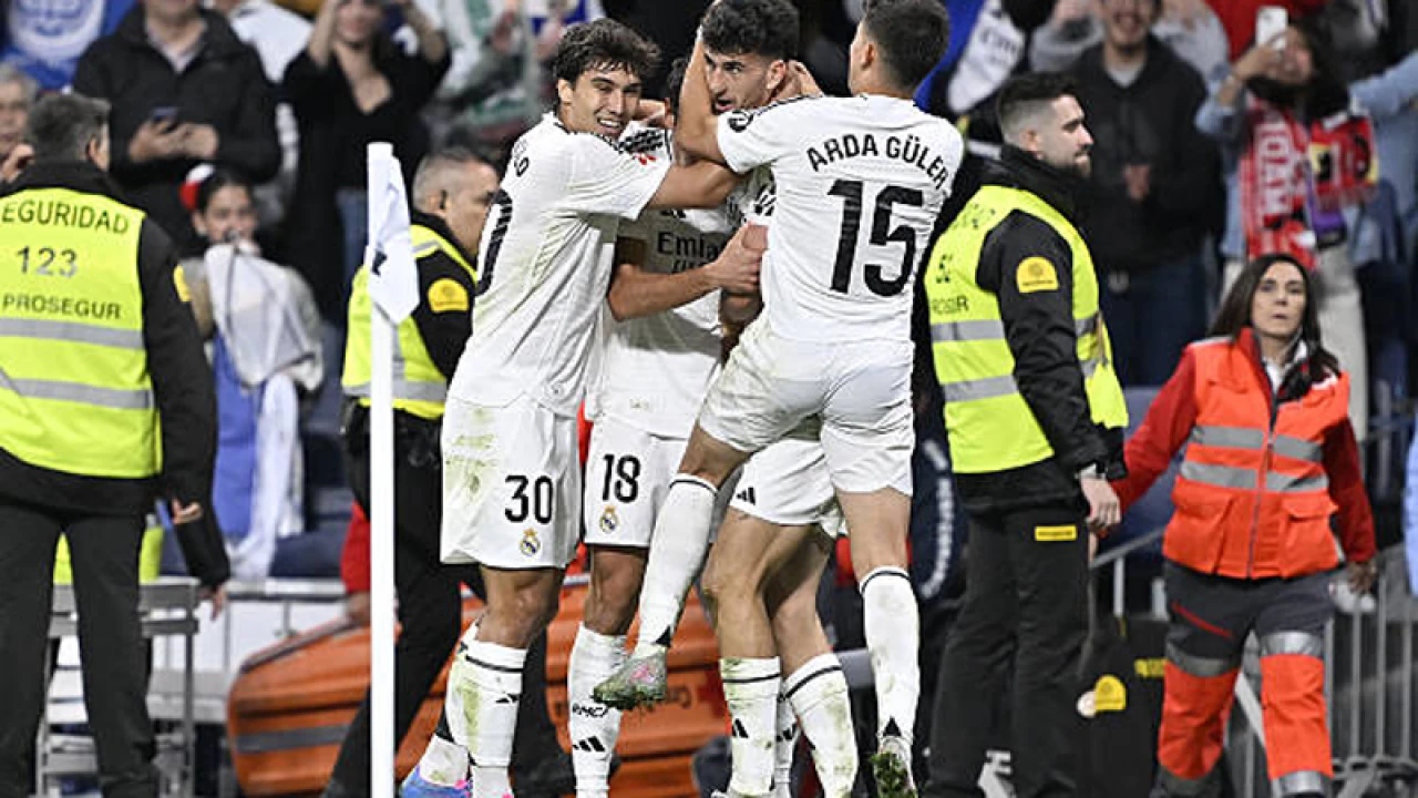 নাটকীয় জয়ে বার্সার উদ্‌যাপন পিছিয়ে দিল রিয়াল