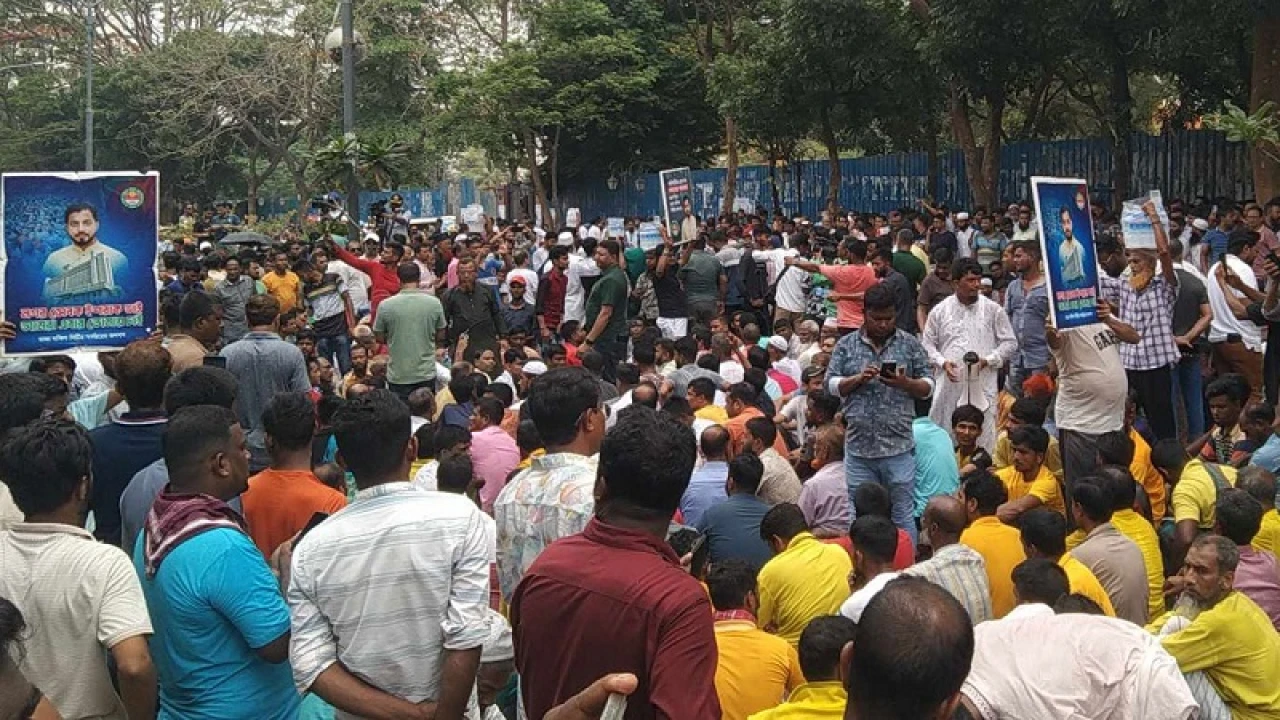 দ্বিতীয় দিনের মতো সড়কে অবস্থান, যান চলাচল বন্ধ