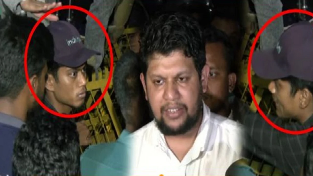 উপদেষ্টা মাহফুজের মাথায় বোতল নিক্ষেপকারী কে এই যুবক?