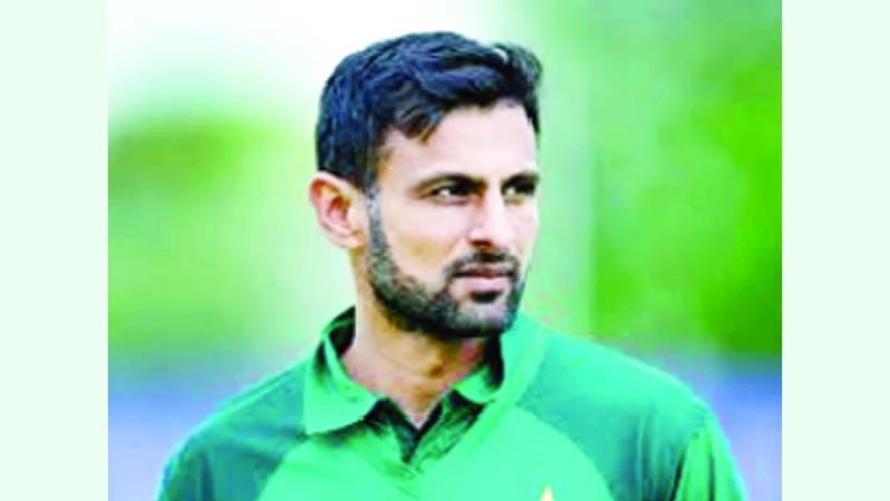 পিসিবির দায়িত্ব ছাড়লেন শোয়েব মালিক