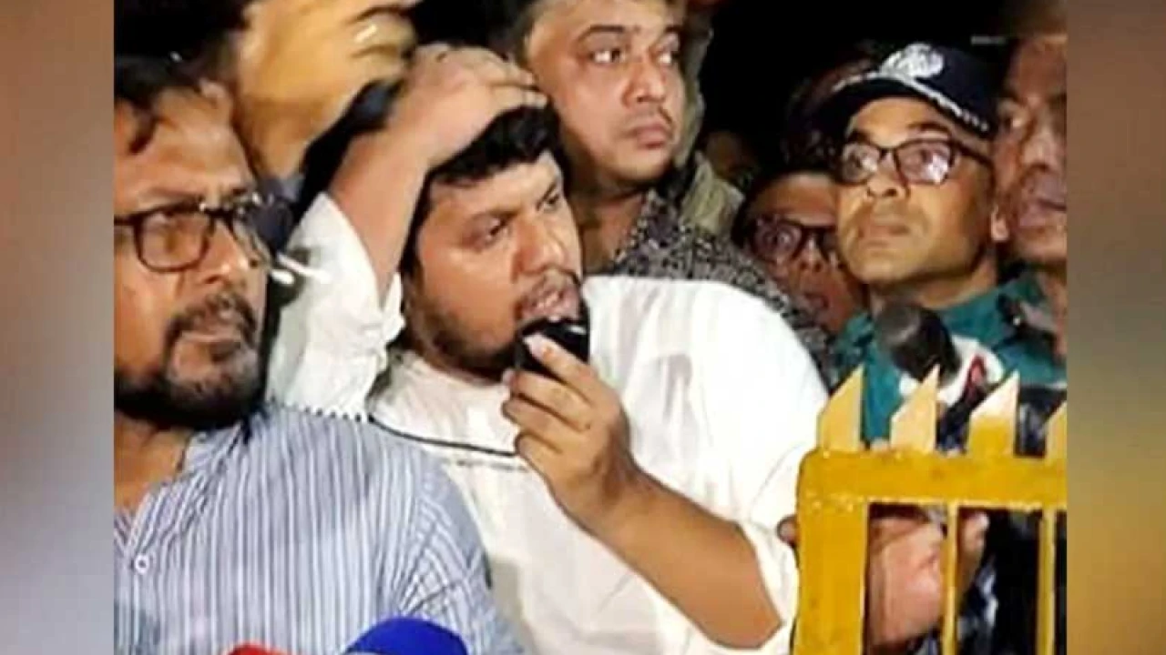 মাহফুজ আলমকে বোতল নিক্ষেপের ঘটনায় একজনকে জিজ্ঞাসাবাদ করছে ডিবি