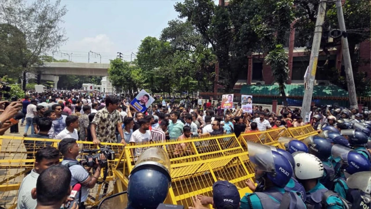 সচিবালয় অভিমুখে ইশরাক সমর্থকদের লংমার্চ আটকে দিল পুলিশ 