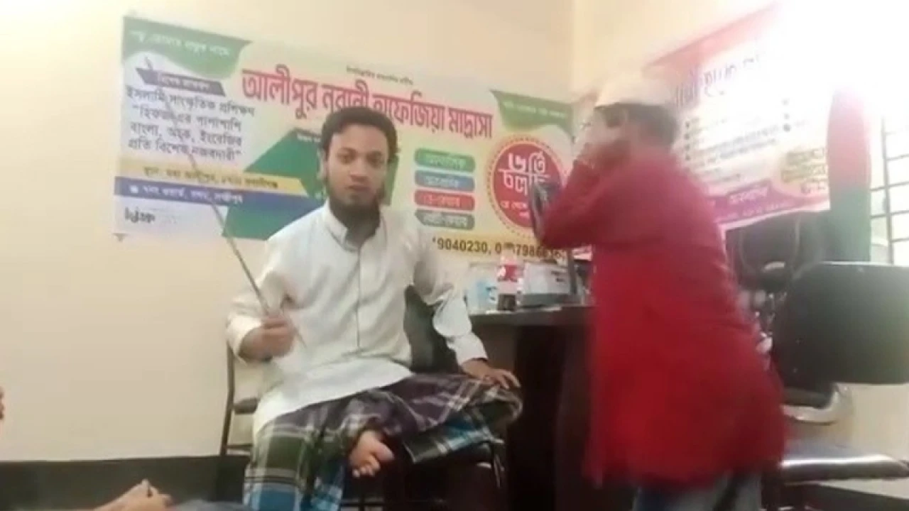 ছাত্রকে ২৩ সেকেন্ডে ২১ বেত্রাঘাত, সেই শিক্ষককে খুঁজছে পুলিশ