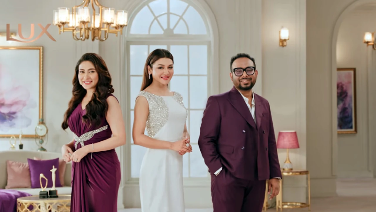 ৭ বছর পর আবার সুন্দরীদের খোঁজে লাক্স