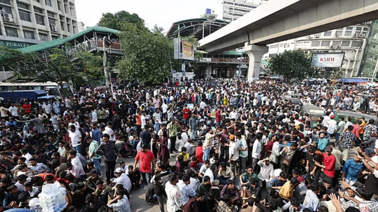 সাম্য হত্যার বিচার দাবিতে শাহবাগ অবরোধ করেছে ছাত্রদল