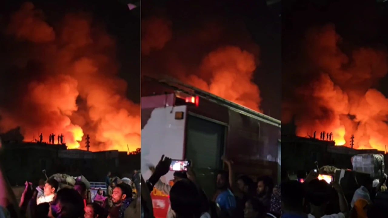 মিরপুরে শ্যামল পল্লী বস্তিতে আগুন