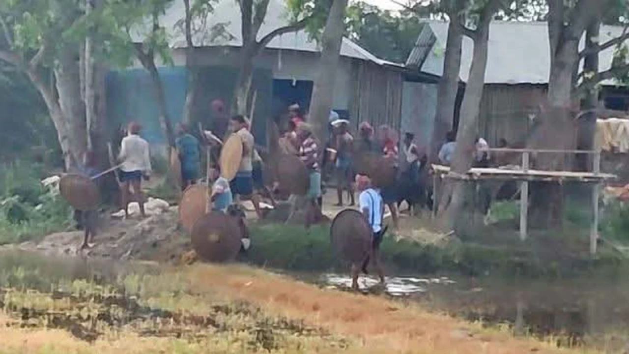 শৈলকুপায় দু’পক্ষের সংঘর্ষে আহত ১০, বাড়িঘর ভাঙচুর