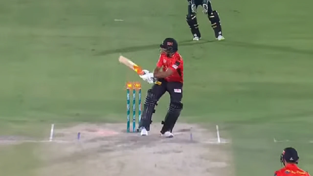 পিএসএলে ব্যর্থ হয়ে রাগলেন সাকিব, তবুও প্লে-অফে লাহোর