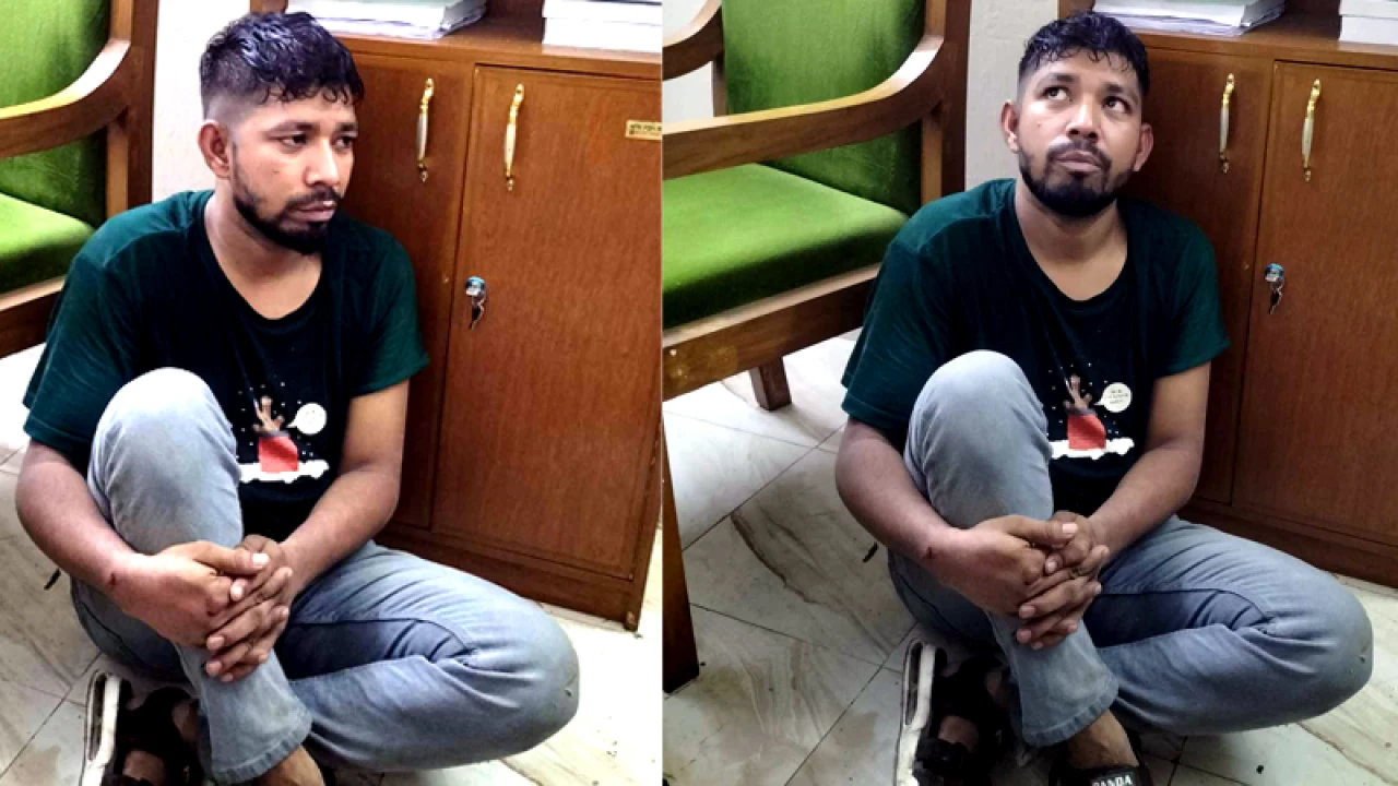 জবিতে সাইকেল চুরি করতে গিয়ে হাতেনাতে আটক যুবক