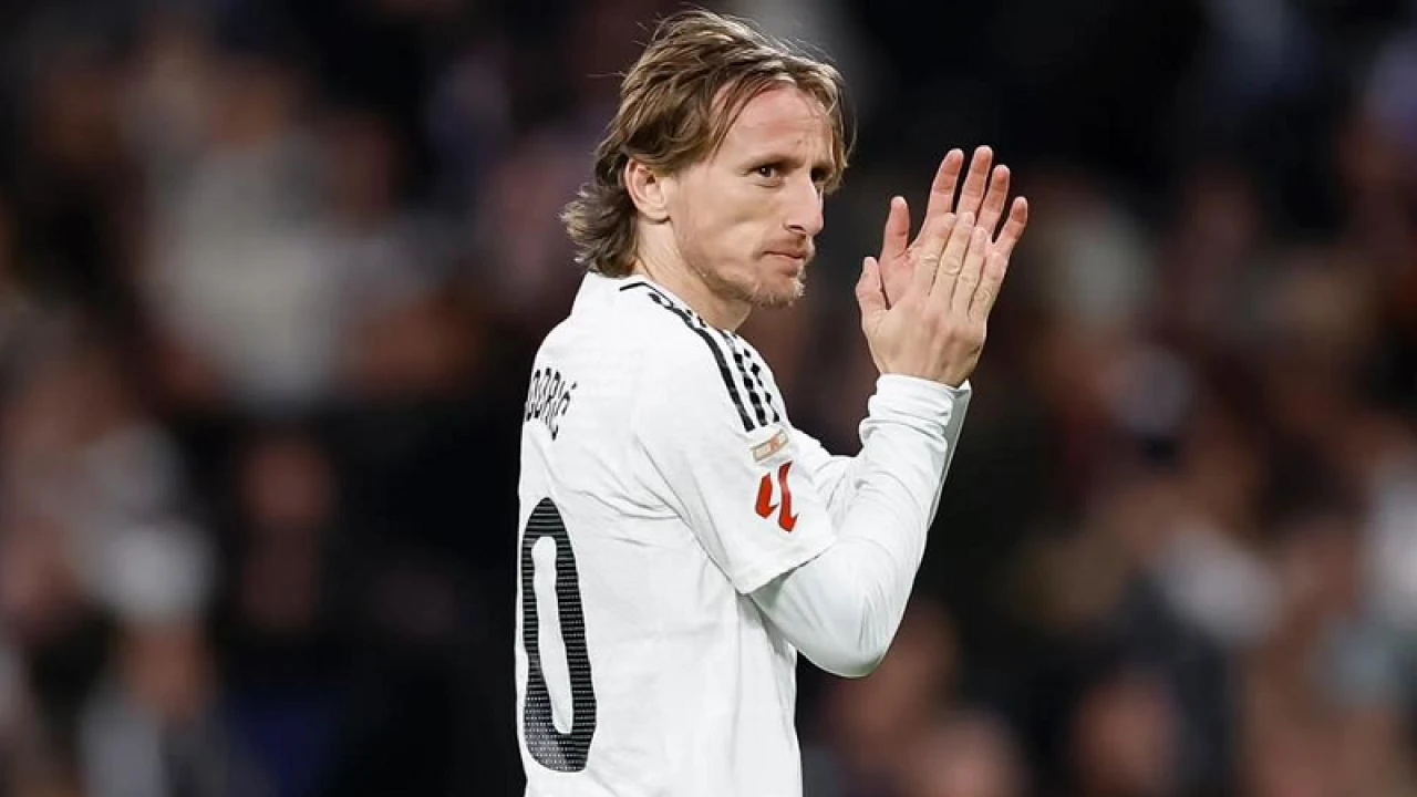 আবেগঘন বার্তায় রিয়াল ছাড়ার ঘোষণা দিলেন মদরিচ