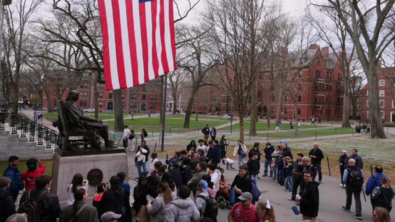 হার্ভার্ড বিশ্ববিদ্যালয়ে বিদেশি শিক্ষার্থী ভর্তি বন্ধ করল ট্রাম্প প্রশাসন