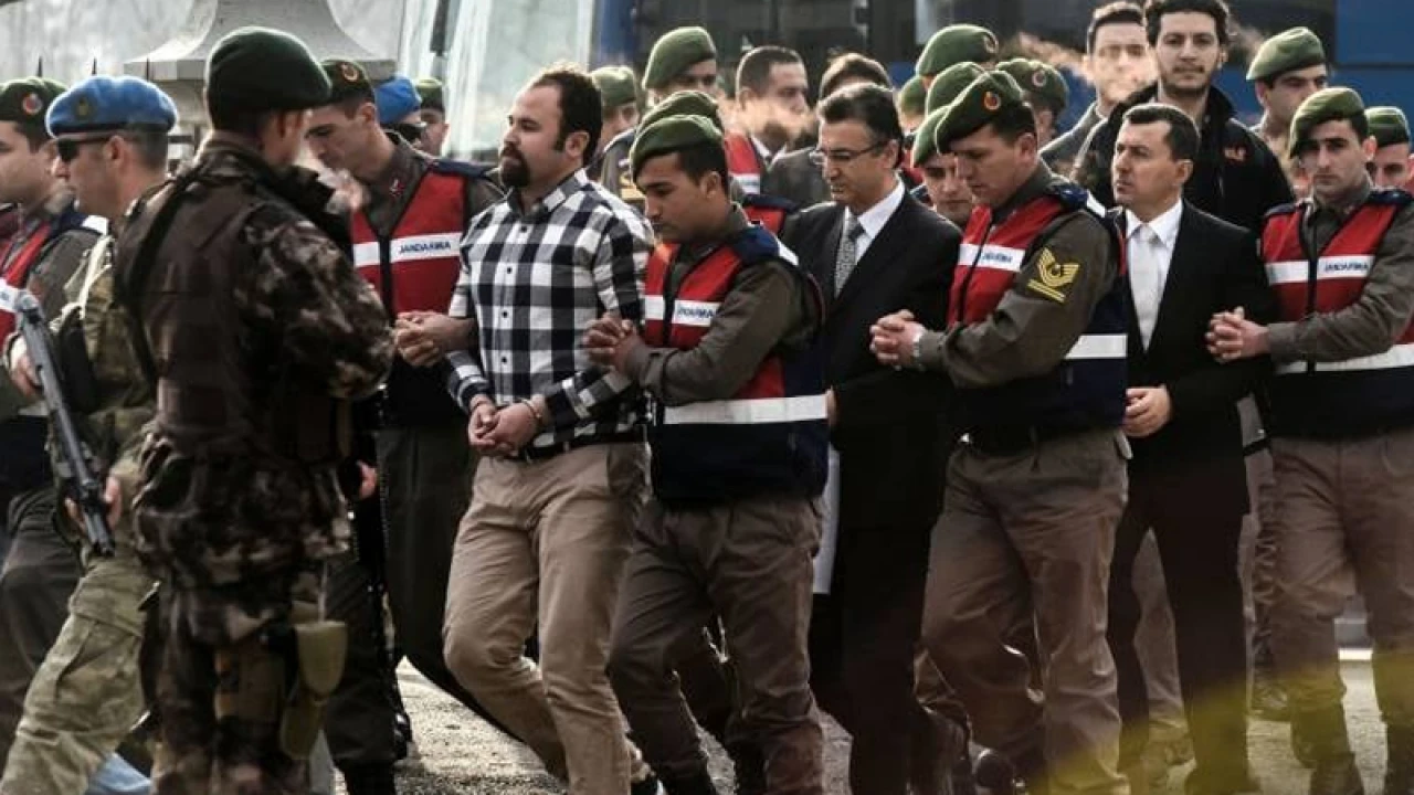 তুরস্কে এরদোয়ানবিরোধী ৬৫ সেনা ও পুলিশ গ্রেপ্তার