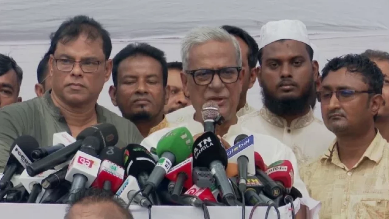 ৩ উপদেষ্টার পদত্যাগের দাবি জানালেন ফারুক