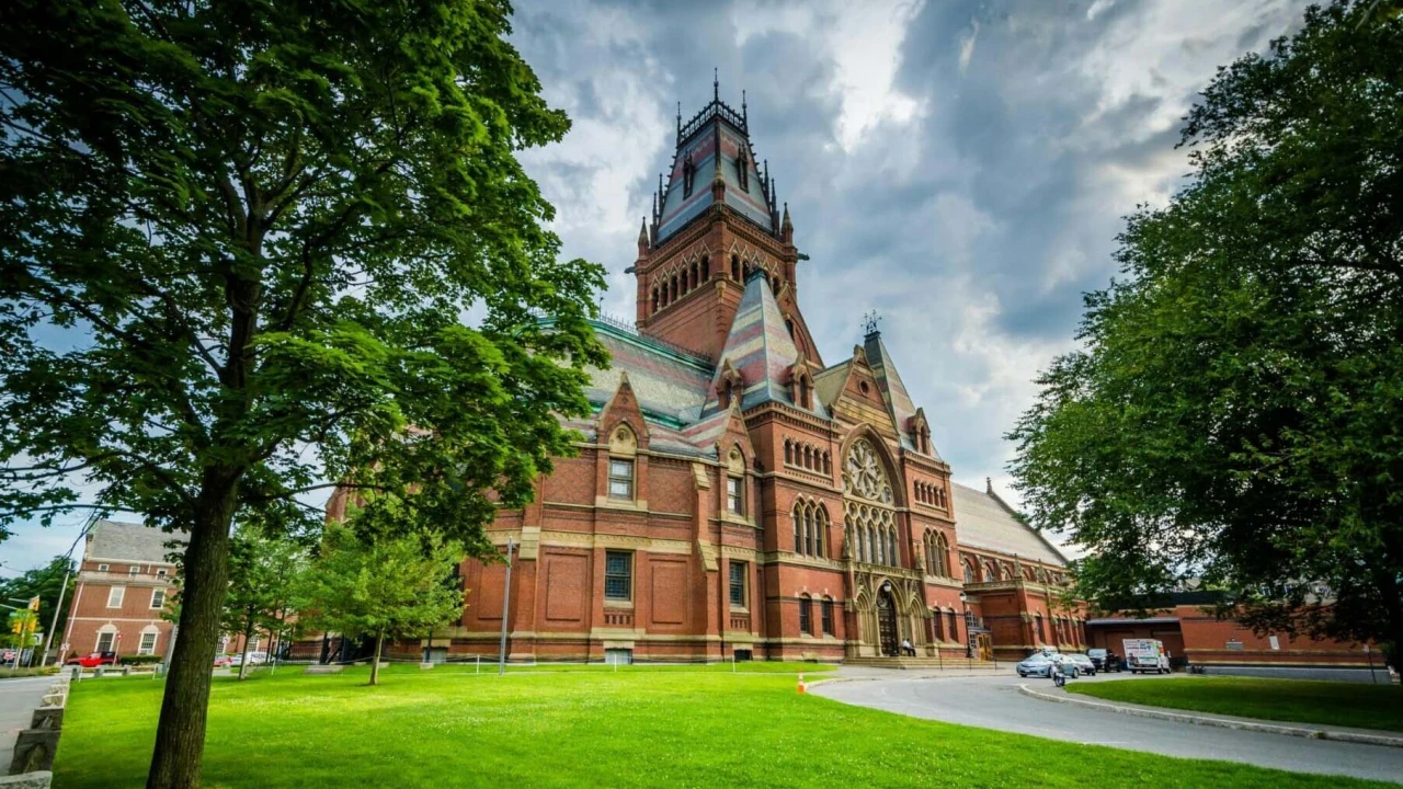 ট্রাম্প প্রশাসনের বিরুদ্ধে পাল্টা মামলা করছে হার্ভার্ড