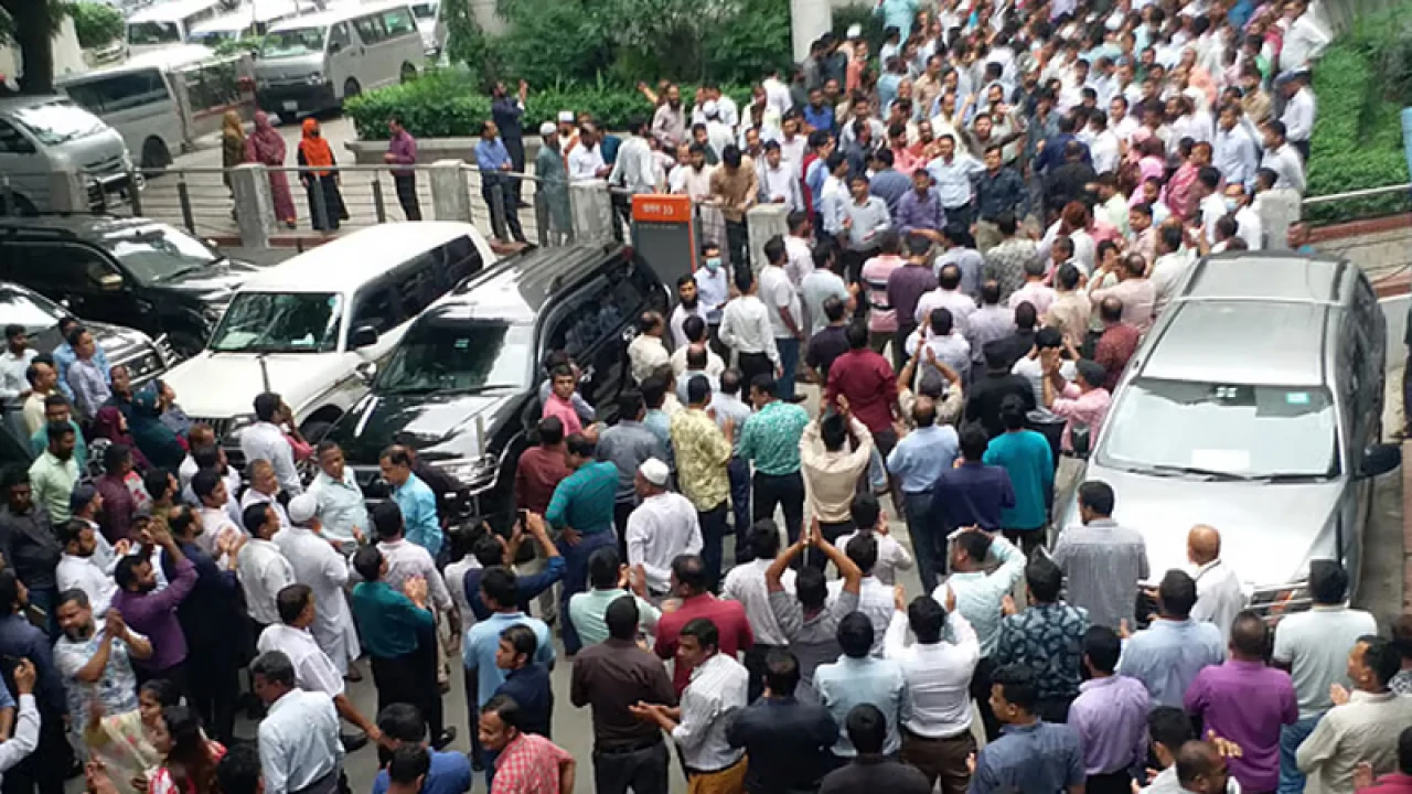 ‘কালাকানুন’ বাতিলের দাবিতে সচিবালয়ে বিক্ষোভ সমাবেশ