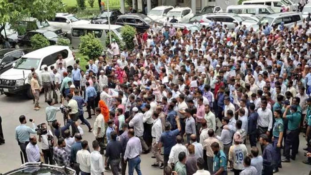 চাকরি অধ্যাদেশ প্রত্যাহার না হলে কঠোর কর্মসূচি