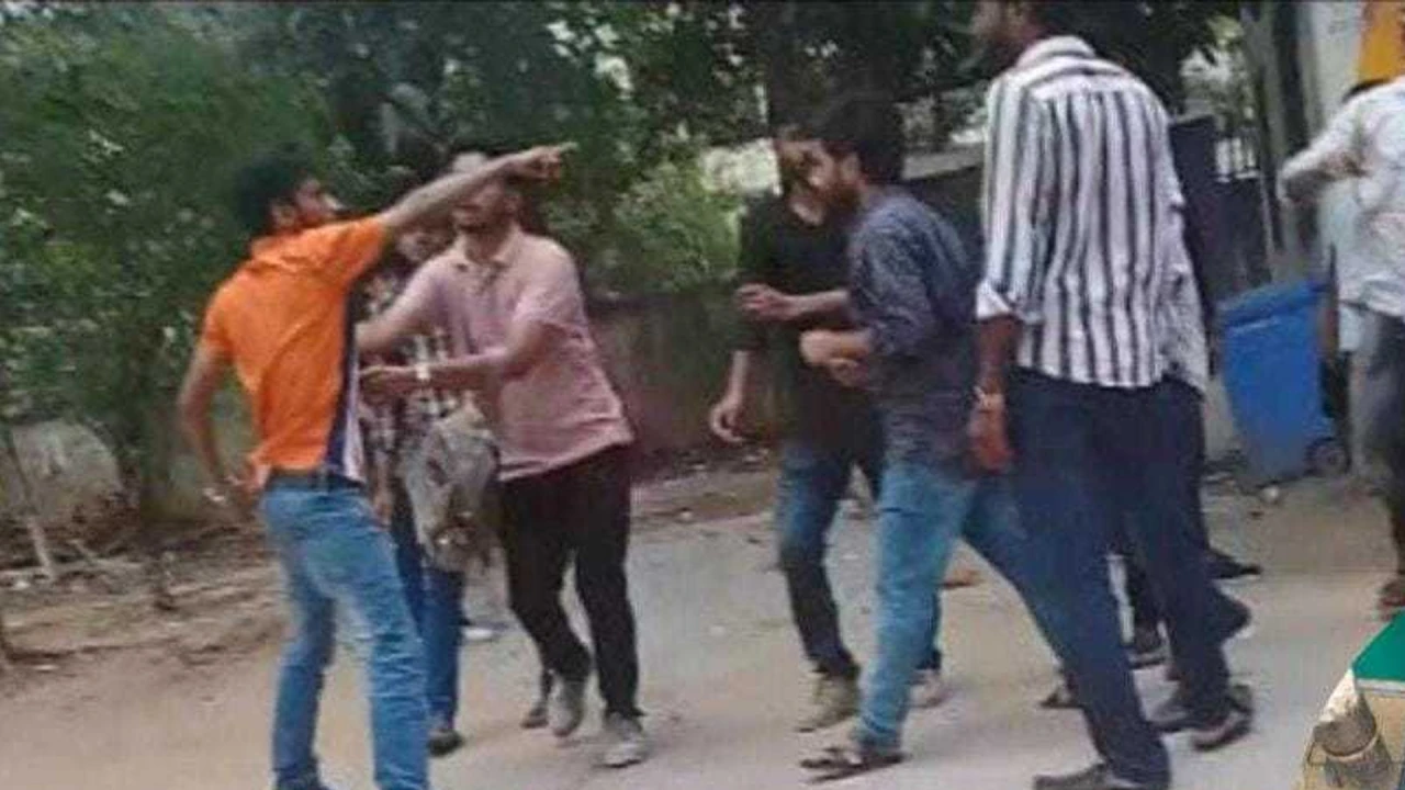 তিতুমীর কলেজে সাংবাদিকদের ওপর ছাত্রদলের হামলা