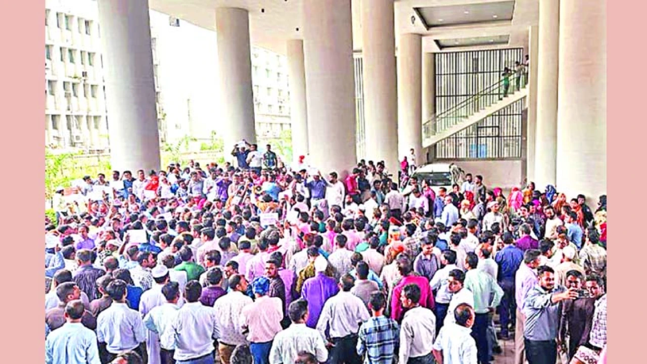 সচিবালয়ের অসন্তোষ ছড়াতে পারে সর্বত্র