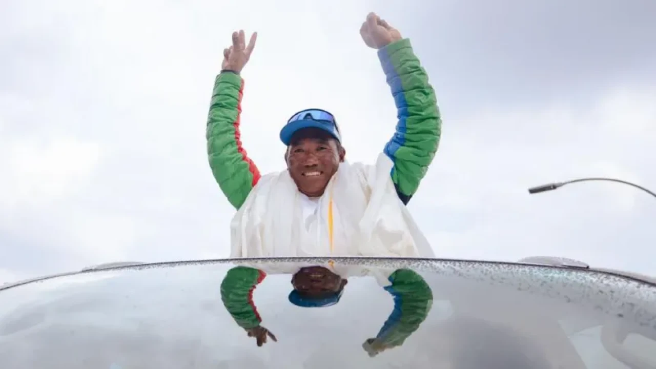 ৩১ বার এভারেস্ট জয় করে বিশ্বরেকর্ড করলেন যিনি