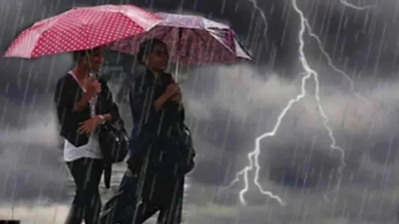 দেশের ৬ অঞ্চলে বজ্রবৃষ্টির আভাস, হুঁশিয়ারি সংকেত 