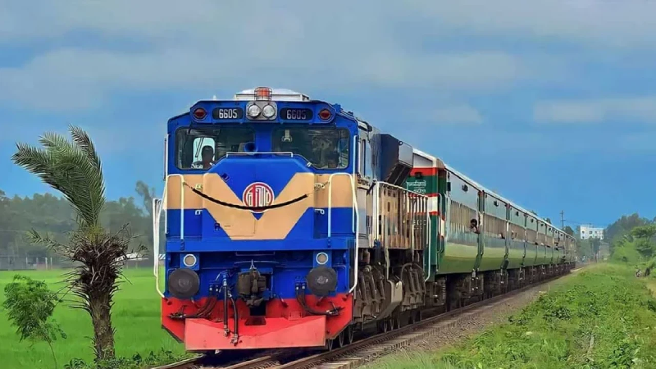 ট্রেনে ফিরতি যাত্রা : আজ বিক্রি হবে ৯ জুনের টিকিট